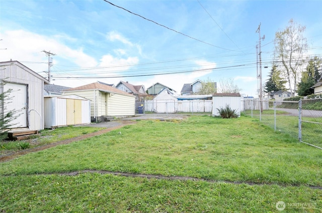 1257 S Ridgewood Ave, Tacoma, WA 98405 - view of yard featuring a storage shed, a fenced backyard, and an outbuilding