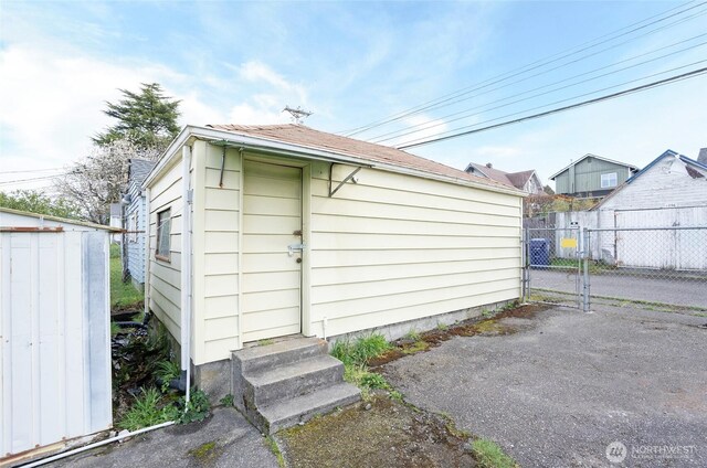 1257 S Ridgewood Ave, Tacoma, WA 98405 - view of outbuilding with entry steps, fence, an outdoor structure, and a gate