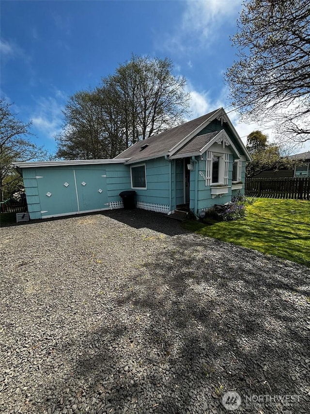 4216 N Pl, Seaview, WA 98644 - view of front of house featuring fence