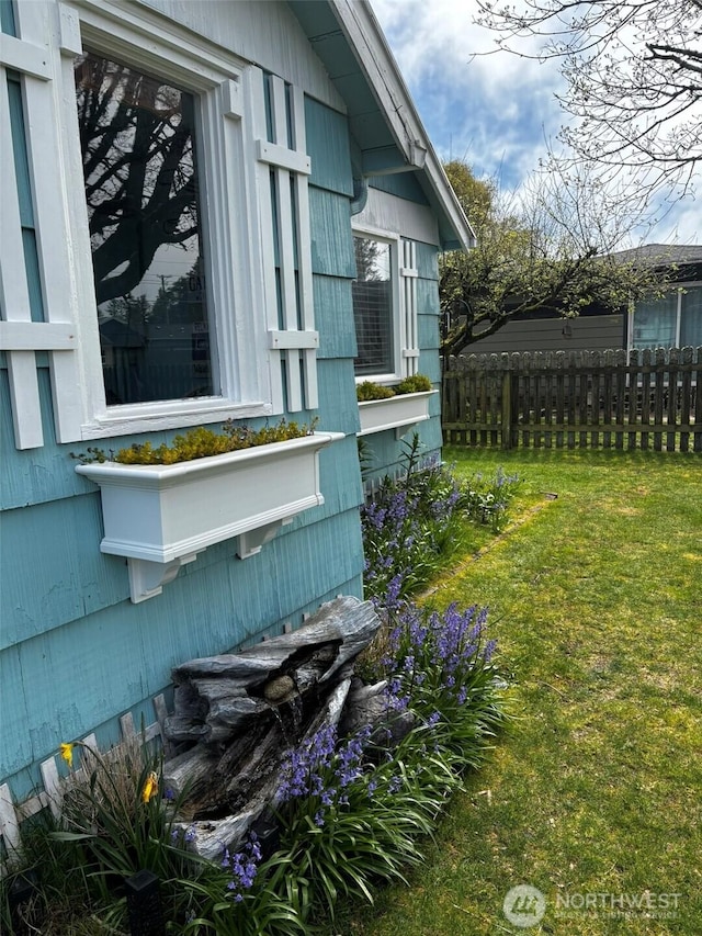 4216 N Pl, Seaview, WA 98644 - view of side of property featuring a lawn and fence