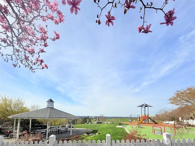 3262 NE Marquette Way, Issaquah, WA 98029 - view of home's community featuring a gazebo and a yard