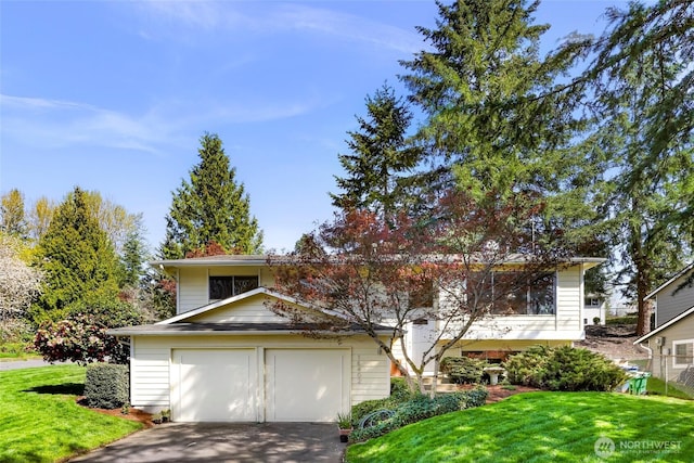 view of front of home with driveway and a front yard