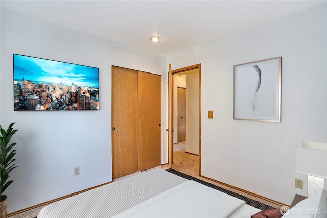 21850 SE 271st Pl, Maple Valley, WA 98038 - bedroom featuring carpet flooring, a closet, and baseboards