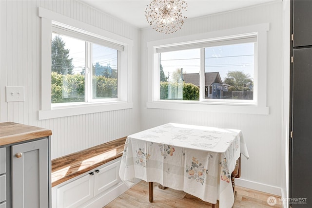 1401 264th Pl, Ocean Park, WA 98640 - interior space featuring light wood finished floors, a chandelier, and a healthy amount of sunlight