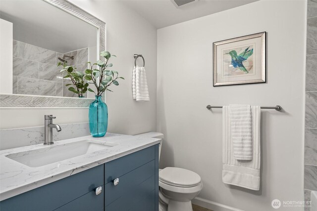 13730 15th Ave NE Unit F-103, Seattle, WA 98125 - full bath featuring a tile shower, toilet, and vanity