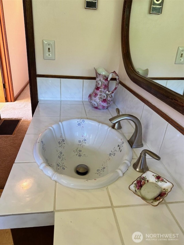 6255 Turkey Hill Rd, Clinton, WA 98236 - bathroom view of a sink and a bathtub