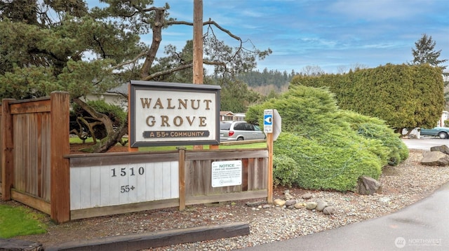 view of community / neighborhood sign