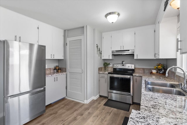 626 Legion Dr, Everett, WA 98201 - kitchen featuring stainless steel appliances, a sink, under cabinet range hood, light wood-type flooring, and white cabinets