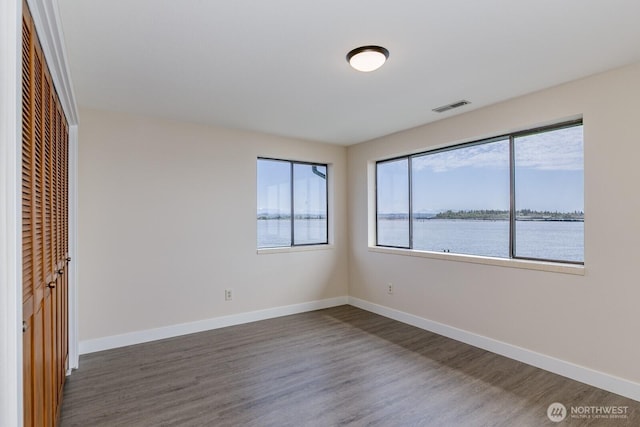 200 Priest Point Dr NE, Tulalip, WA 98271 - unfurnished bedroom featuring multiple windows, visible vents, and baseboards