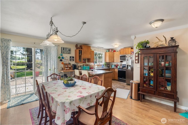 6507 Karjala Rd, Aberdeen, WA 98520 - dining area with crown molding and light wood-type flooring