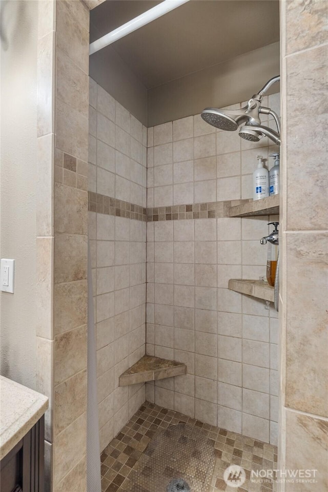 6507 Karjala Rd, Aberdeen, WA 98520 - full bathroom with tiled shower