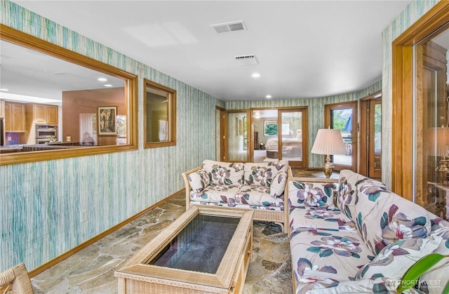 806 Alpine Dr, Everett, WA 98203 - living room with wallpapered walls, baseboards, and recessed lighting