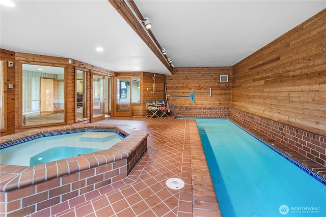 806 Alpine Dr, Everett, WA 98203 - view of indoor pool