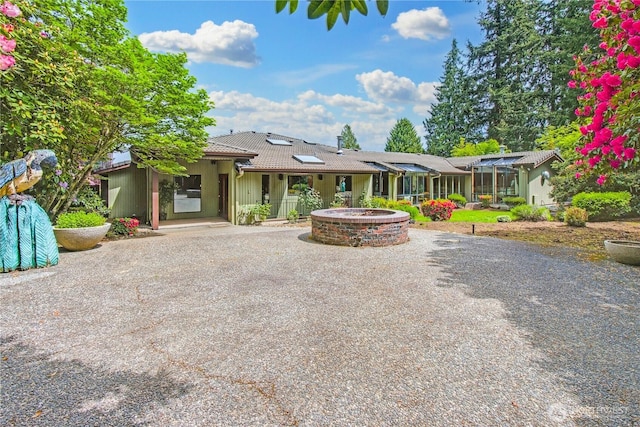 806 Alpine Dr, Everett, WA 98203 - view of front of house with a tile roof