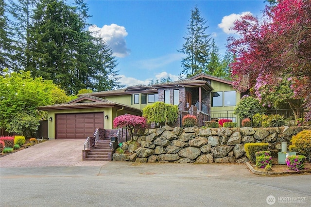 806 Alpine Dr, Everett, WA 98203 - view of front of house featuring a garage and driveway