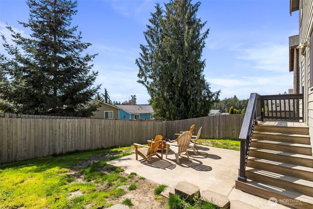 382 NE Ohenry Ct, Poulsbo, WA 98370 - view of yard featuring a fenced backyard and a patio