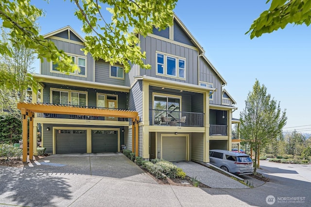 2546 NE Mulberry Walk, Issaquah, WA 98029 - townhome / multi-family property featuring concrete driveway, an attached garage, and board and batten siding