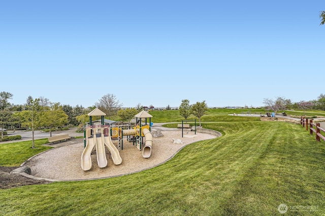 2546 NE Mulberry Walk, Issaquah, WA 98029 - community jungle gym with a yard