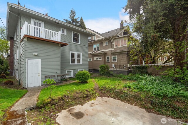 5019 17th Ave NE, Seattle, WA 98105 - back of property featuring a balcony