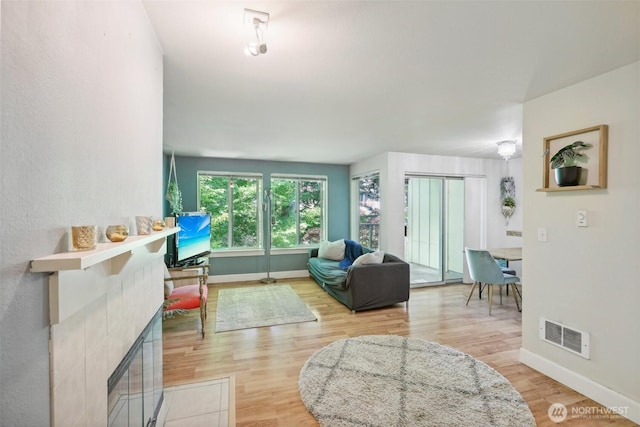300 N 130th St Unit 8302, Seattle, WA 98133 - living area with baseboards and light wood-type flooring