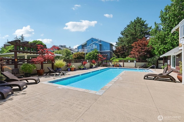 300 N 130th St Unit 8302, Seattle, WA 98133 - community pool with a patio and fence