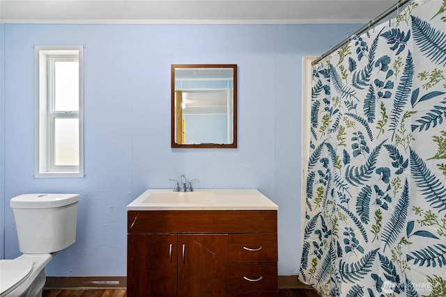 bathroom with vanity, toilet, wood finished floors, a shower with shower curtain, and baseboards