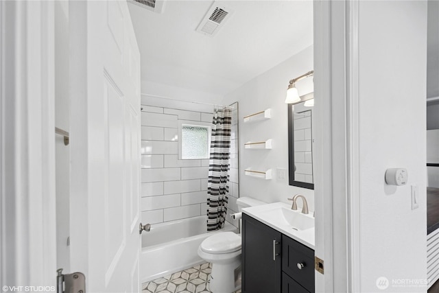 1210 Madison St, Aberdeen, WA 98520 - full bathroom featuring shower / tub combo with curtain, vanity, visible vents, and toilet