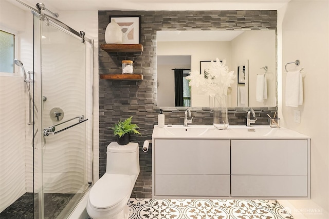 11820 NE 145th St, Kirkland, WA 98034 - full bathroom featuring a stall shower, decorative backsplash, a sink, and toilet