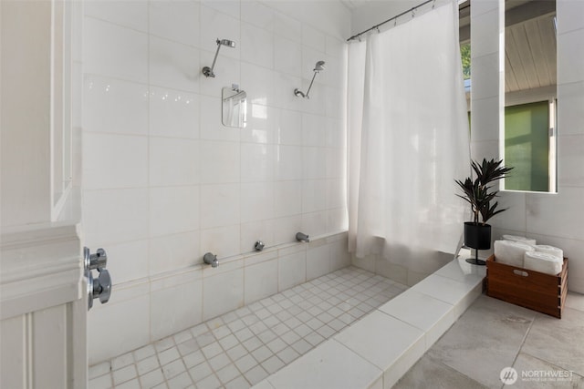 full bath featuring tiled shower / bath combo