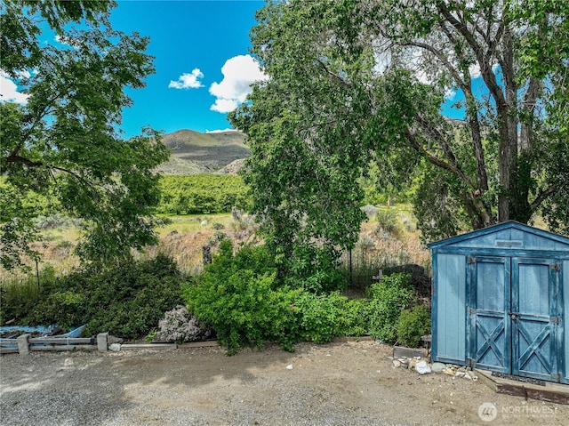 876 1st St, Chelan Falls, WA 98817 - view of yard featuring a mountain view
