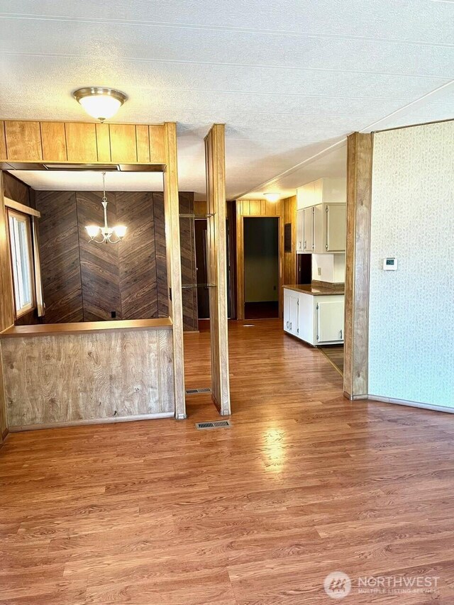 815 124th St SW Unit 144, Everett, WA 98204 - interior space with visible vents, wallpapered walls, wood finished floors, and a textured ceiling