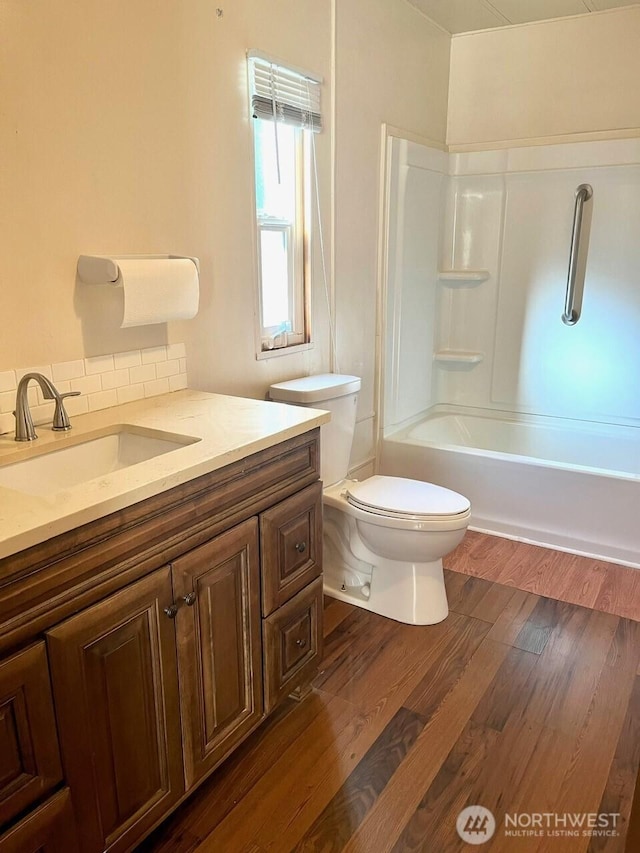 815 124th St SW Unit 144, Everett, WA 98204 - bathroom with toilet, bathtub / shower combination, vanity, and wood finished floors