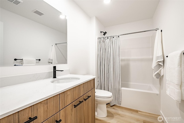 710 E 5th St, Nooksack, WA 98276 - full bathroom with visible vents, wood finished floors, vanity, toilet, and shower / tub combo with curtain