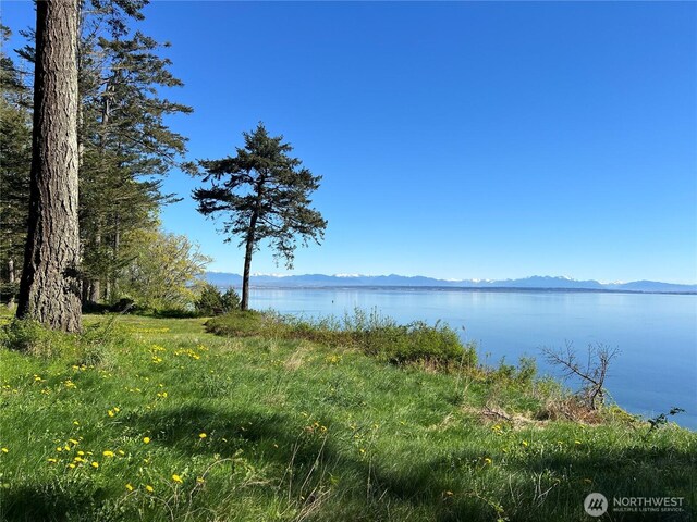 412 High Bluff Pt, Roberts, WA 98281