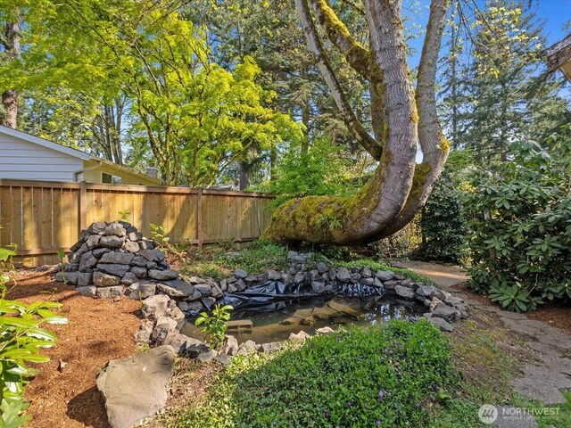8142 NE 145th Pl, Kenmore, WA 98028 - view of yard with fence