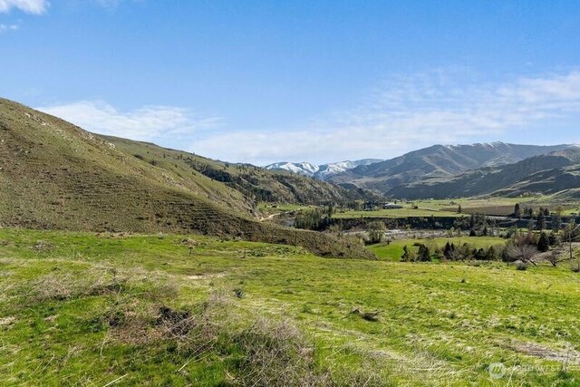 6 Cowboy Rd, Methow, WA 98834