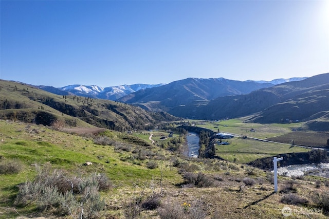 6 Cowboy Rd, Methow, WA 98834