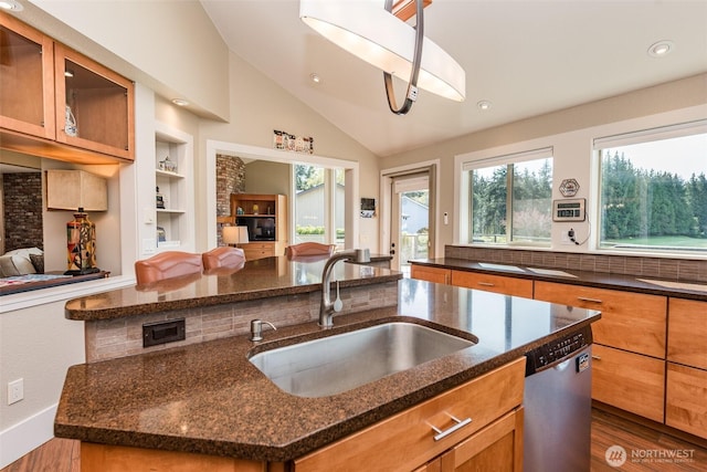 6250 Woodcock Rd, Sequim, WA 98382 - kitchen featuring a kitchen island with sink, healthy amount of natural light, lofted ceiling, stainless steel dishwasher, and dark wood-style flooring