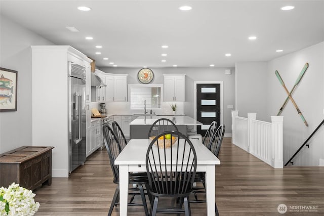 dining space featuring recessed lighting, dark wood-type flooring, and baseboards