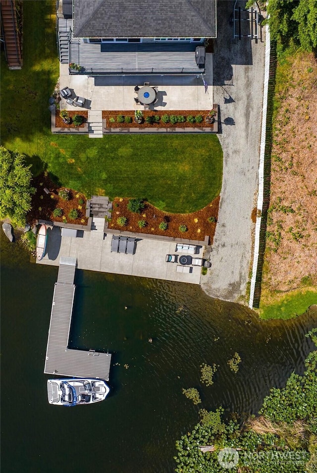 aerial view of property and surrounding area