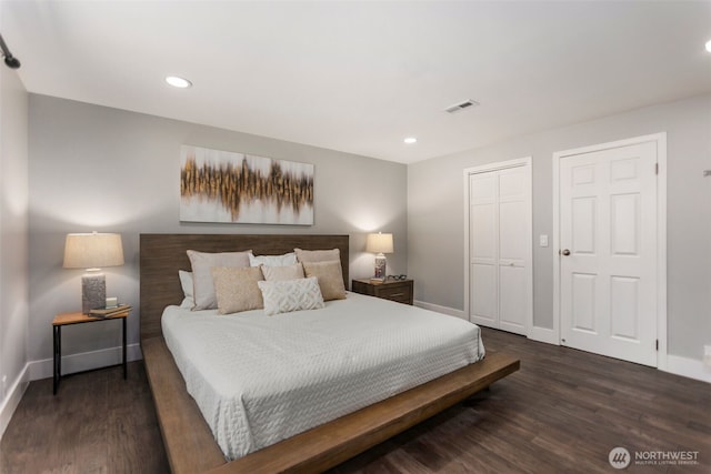 bedroom featuring recessed lighting, wood finished floors, visible vents, and baseboards