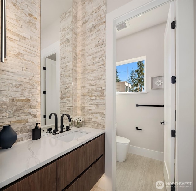 11896 SE 5th St, Bellevue, WA 98805 - bathroom featuring visible vents, baseboards, toilet, and vanity