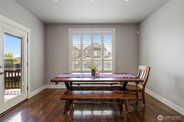 4407 N Ridgefield Woods Dr, Ridgefield, WA 98642 - dining area with wood finished floors, baseboards, and a textured ceiling