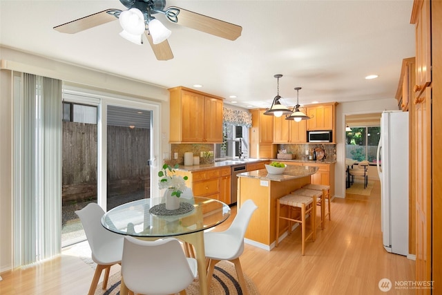 dining area featuring light wood-style flooring, recessed lighting, and ceiling fan