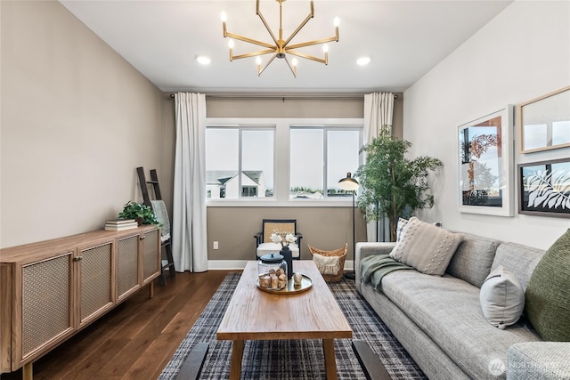 living room featuring recessed lighting, dark wood-type flooring, a notable chandelier, and baseboards