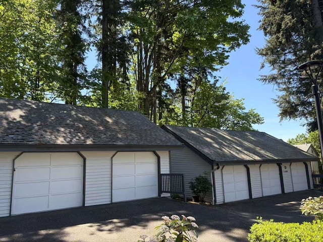 11703 NE 80th St Unit D3, Kirkland, WA 98033 - view of garage