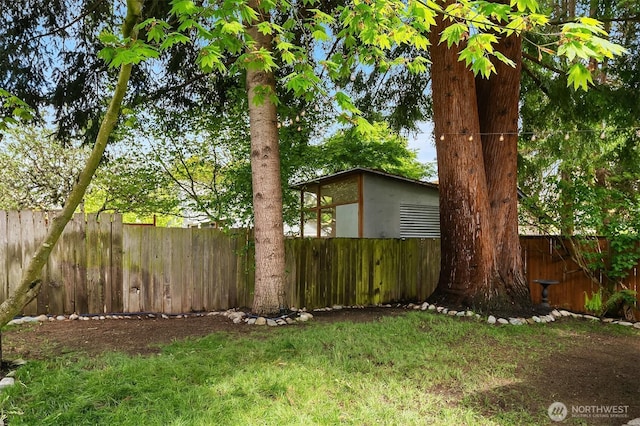 view of yard featuring a fenced backyard
