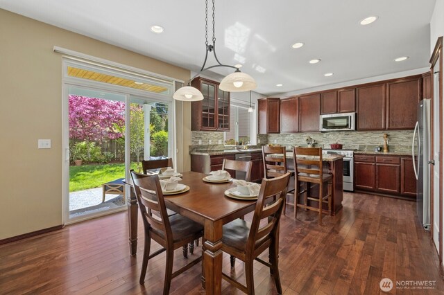 dining area with recessed lighting, baseboards, and dark wood-style floors