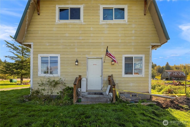 15721 67th Ave NE, Arlington, WA 98223 - rear view of property with a yard