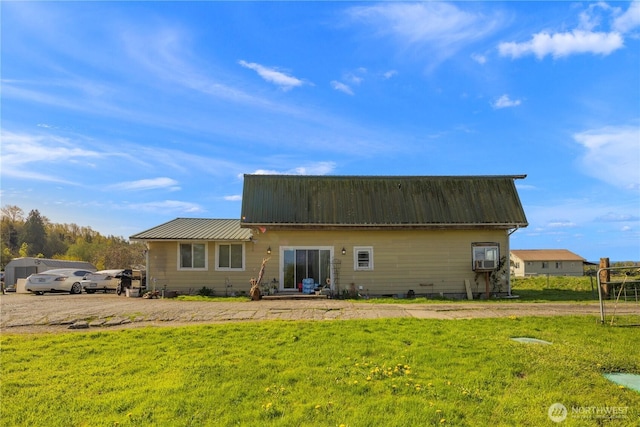 15721 67th Ave NE, Arlington, WA 98223 - rear view of property featuring metal roof and a lawn